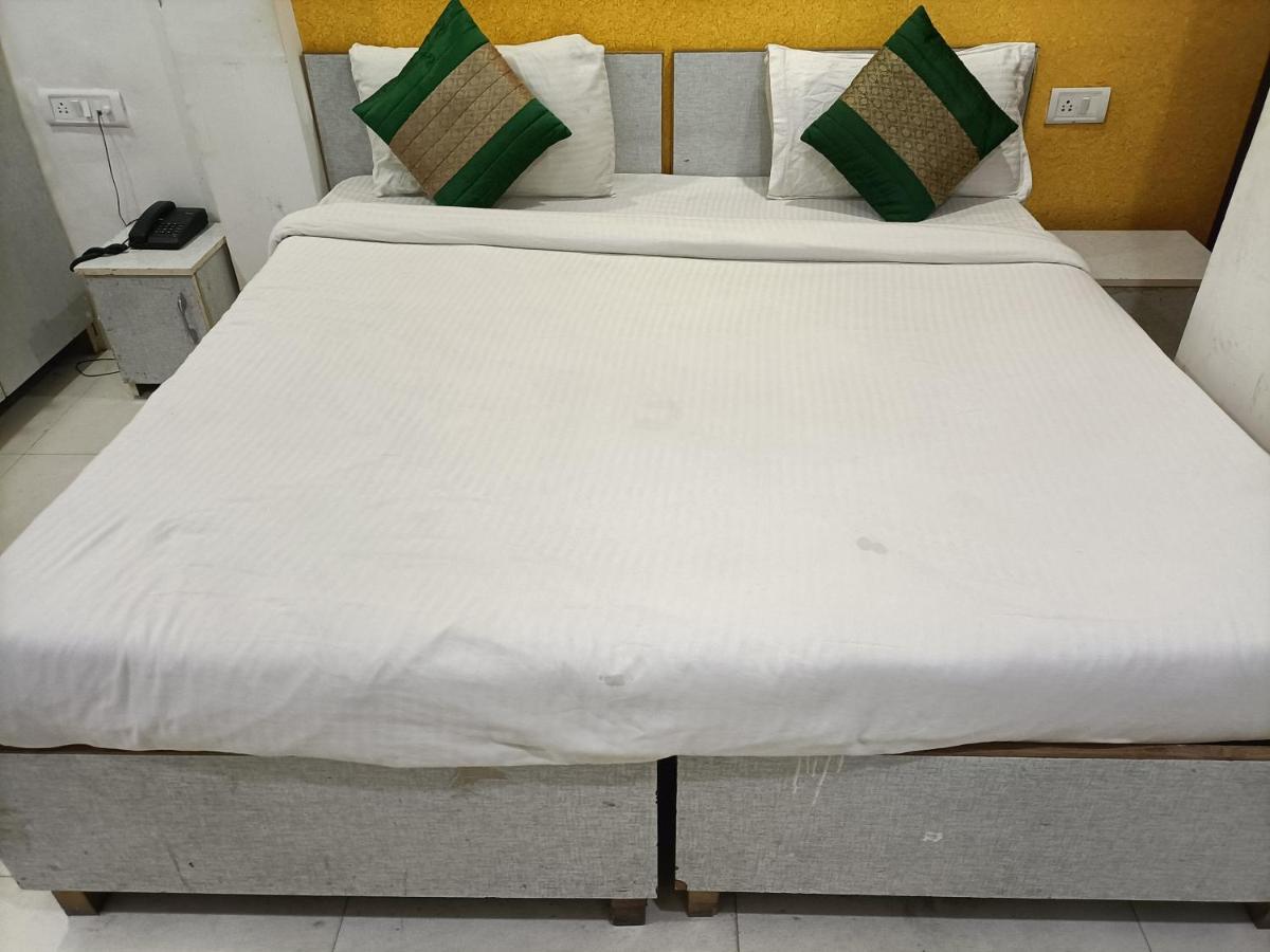 Airport Hotel Breeze Yeni Delhi Dış mekan fotoğraf